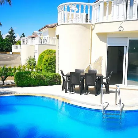 Ξενοδοχείο Pleasant 4*